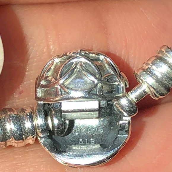 Pandora Pattern of love Bangle limited edition - Picture 6 of 10